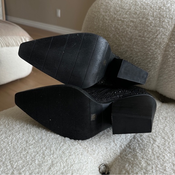 Very G Black Austin Booties - Picture 6 of 6